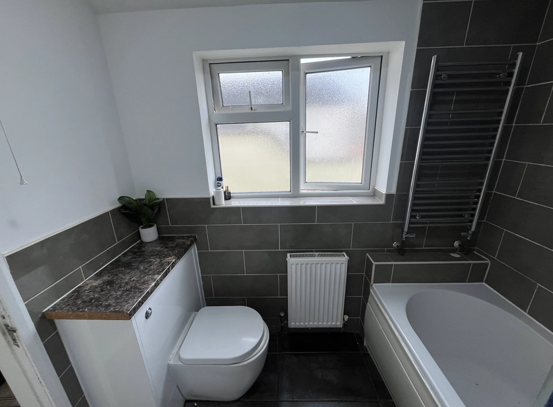 SPARE ROOMS - Sausthorpe Street, 4 Bedroom, - Thumbnail 3